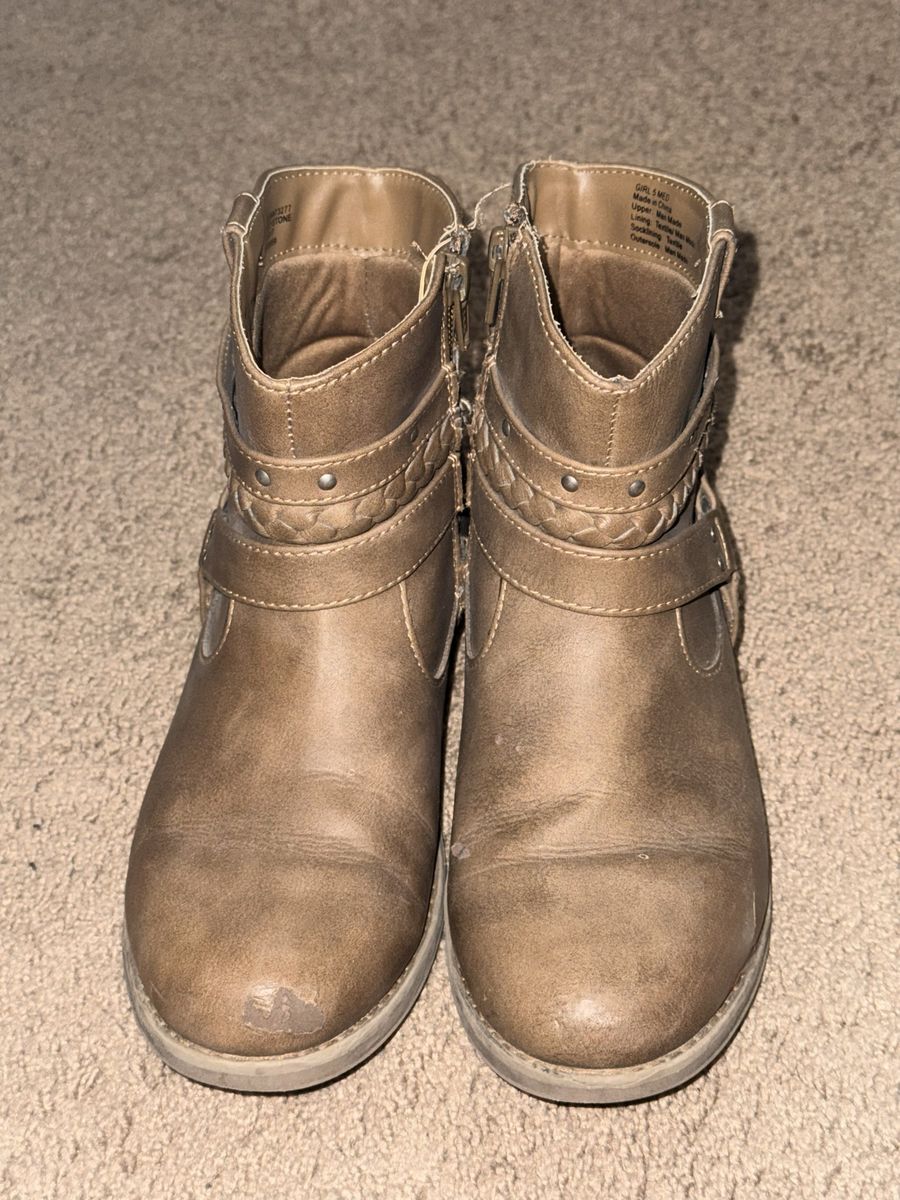 Courtney S Brown Ankle Boots Girl's Size 5 Med Braided Strap Accent
