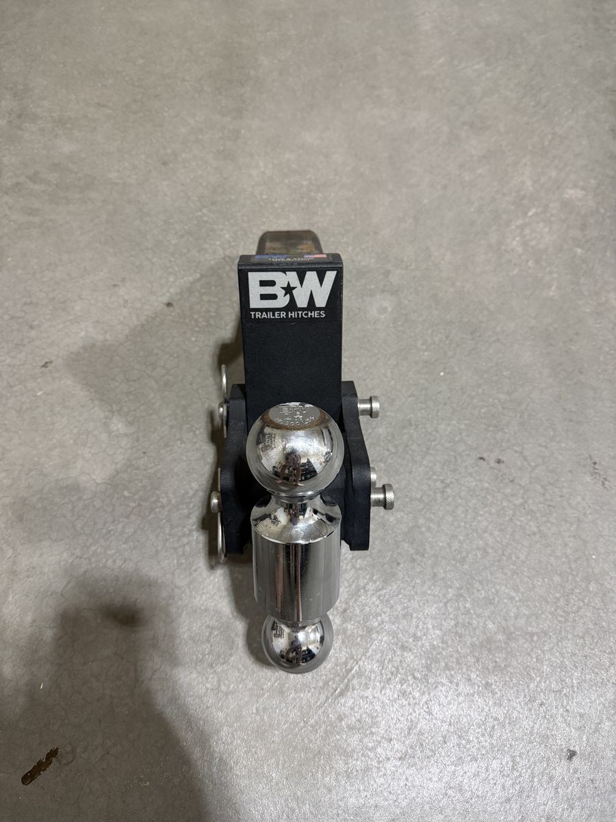 B&W Tow And Stow Hitch