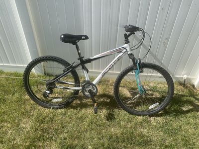 Scott scale 24” wheeled bike