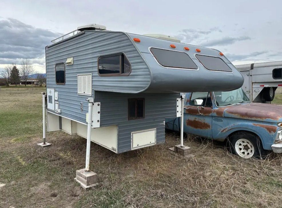 1988 Shasta Revere 8ft truck camper