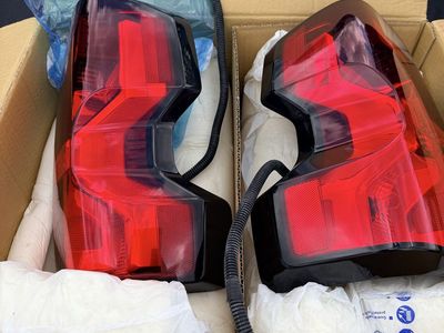 2023+ Chevy Colorado OEM Tail Lights (Pair) - Like