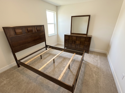 Matching Queen Bedroom Set with Dresser and Mirror