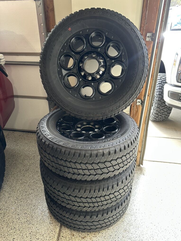 2025 F350/250 Stock Rims And Tires 275/65R20