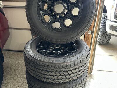 2025 F350/250 Stock Rims And Tires 275/65R20