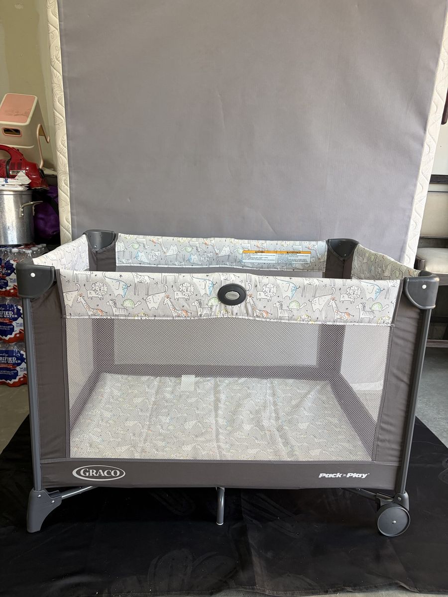 Graco Play Pen - Excellent Condition