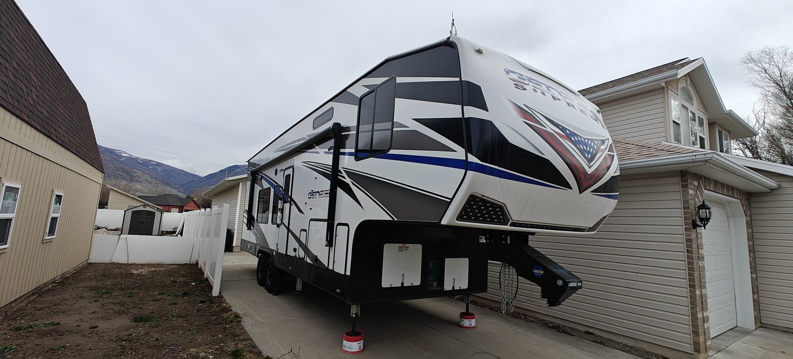 2024 Genesis Supreme 30iks, 5th Wheel, Toy Hauler