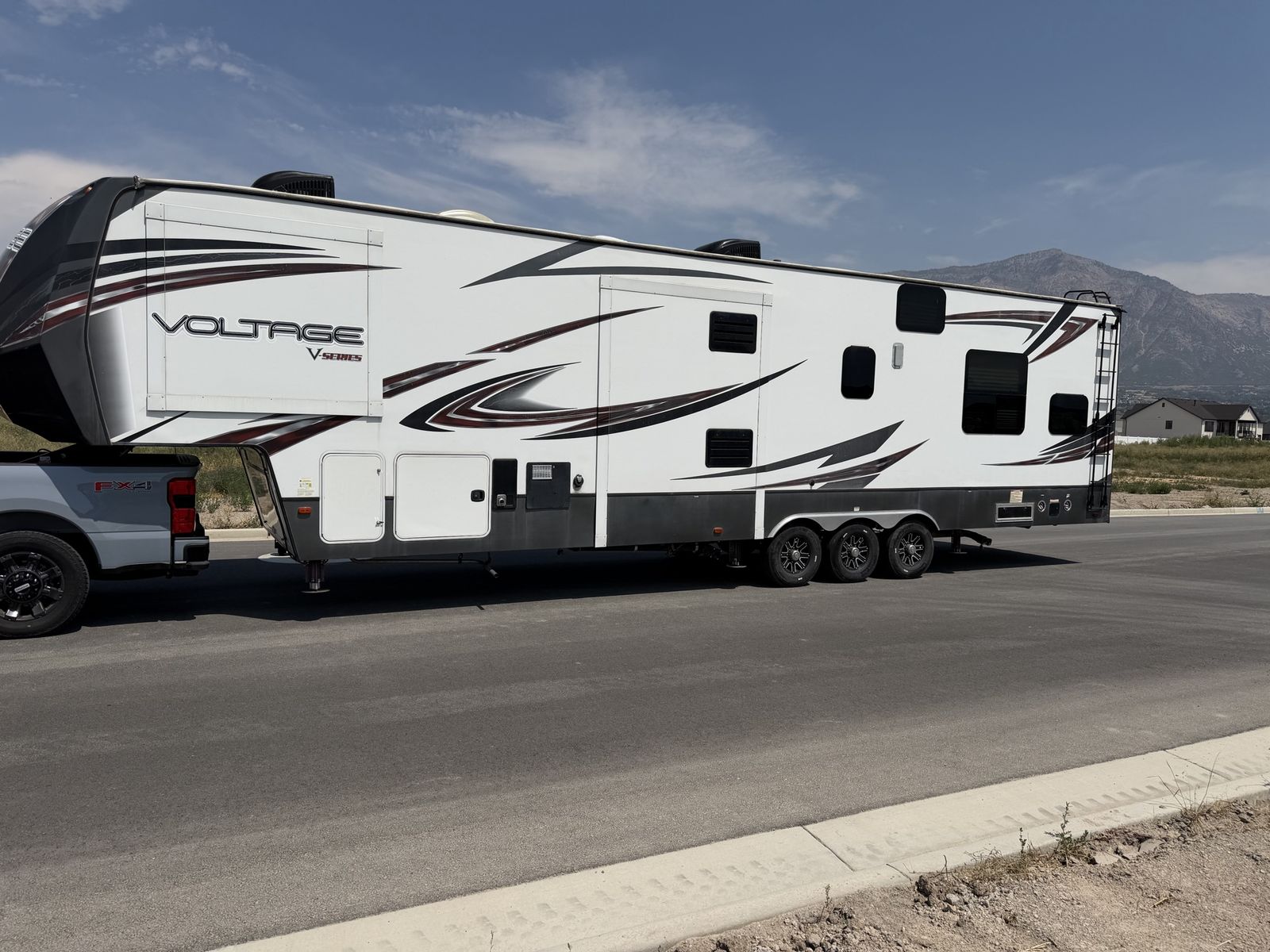 2016 voltage toy hauler 14ft garage