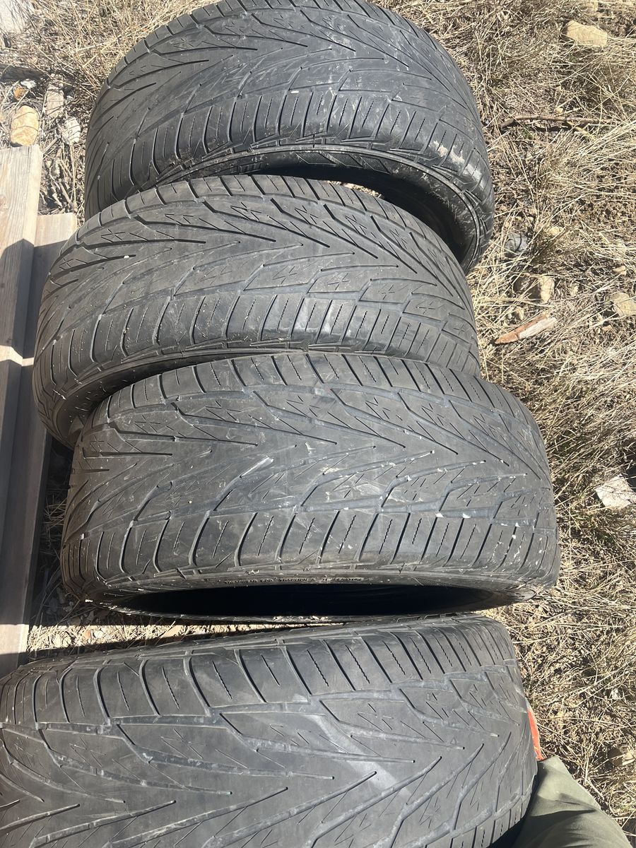 Toyo Proxes ST all season tire 275/65 R17