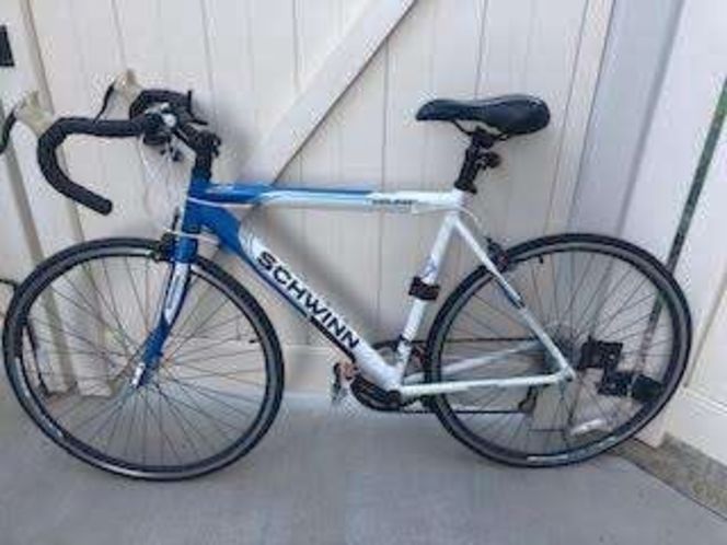 Schwinn Volare 1300 men's road bicycle