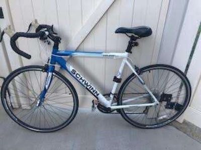 Schwinn Volare 1300 men's road bicycle