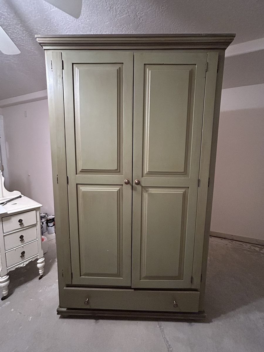 Media/storage hutch