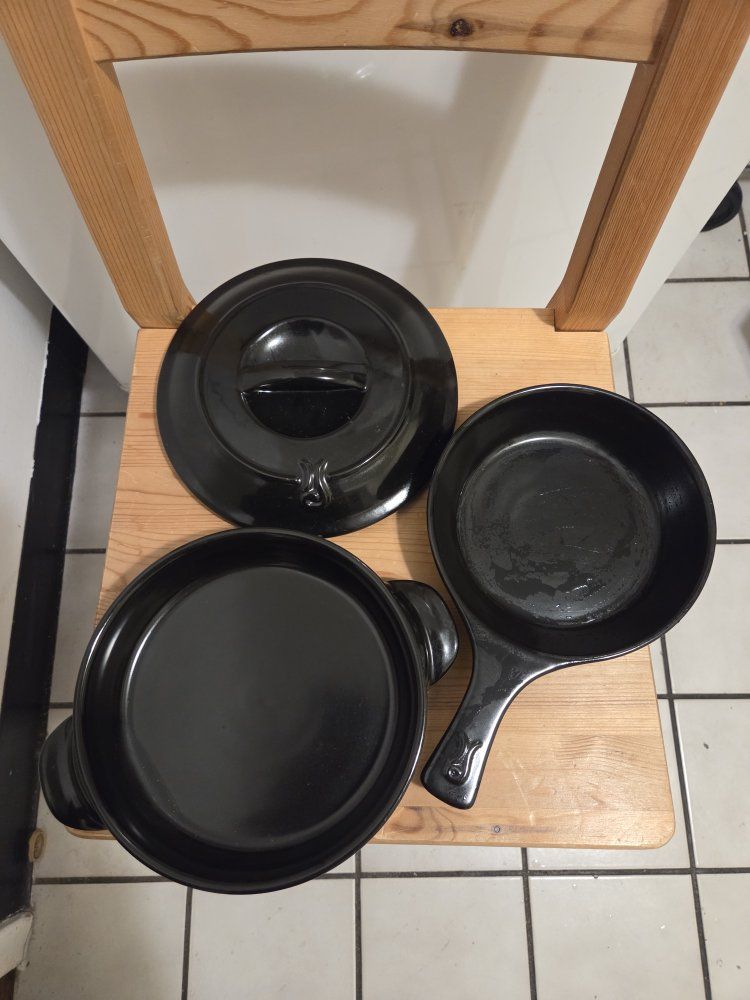 Xtrema non toxic ceramic 8" Versa pan w lid and 7" skillet