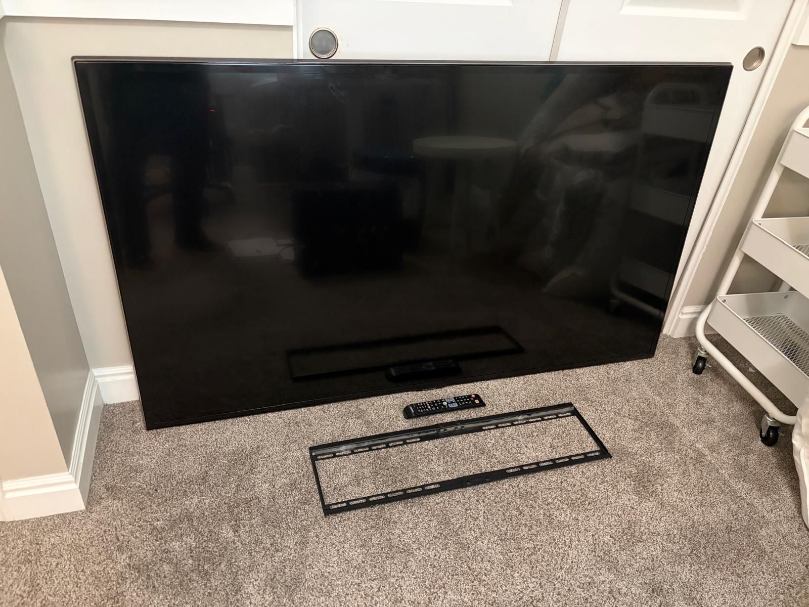 Samsung 65" Smart TV - UN65ES6550F - $125 OBO