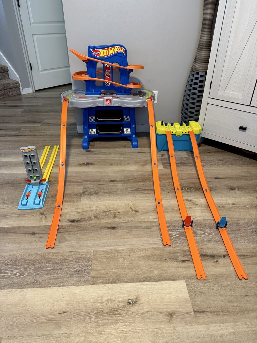 Hot Wheels Tracks and Storage