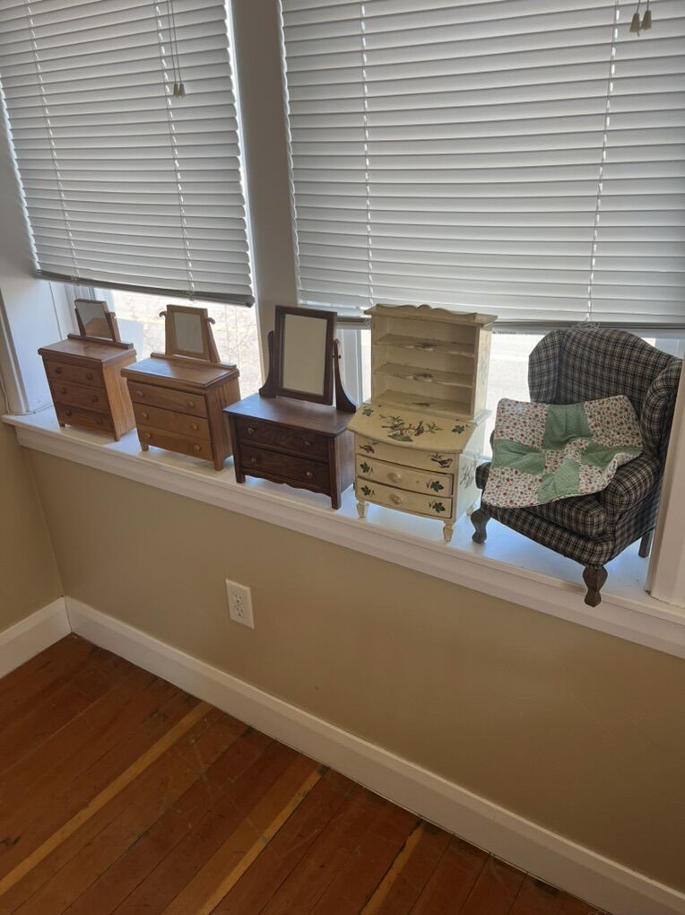 Salemans Furniture And Small Furniture