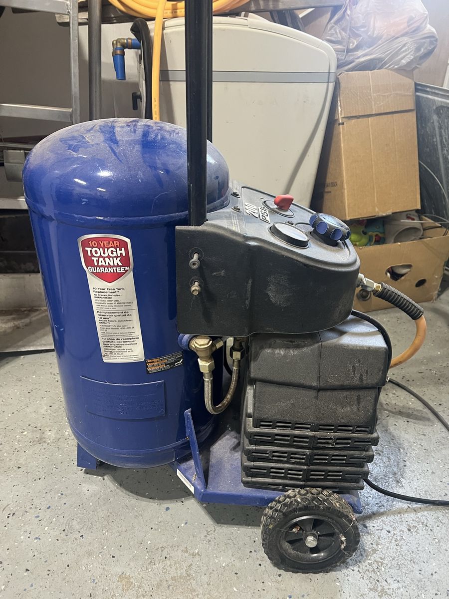 Campbell Hausfeld 200 PSI 10 Gallon Portable Air Compressor