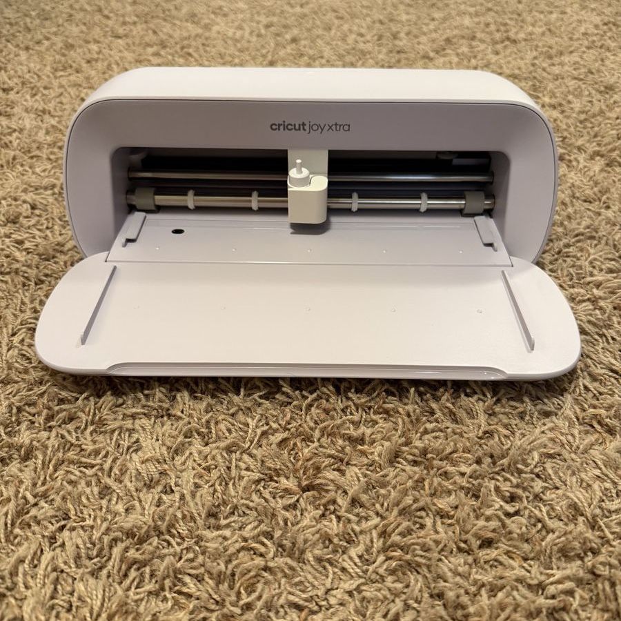 Cricut Joy Xtra Bundle- Like New + Acessories