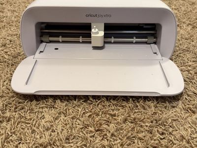Cricut Joy Xtra Bundle- Like New + Acessories