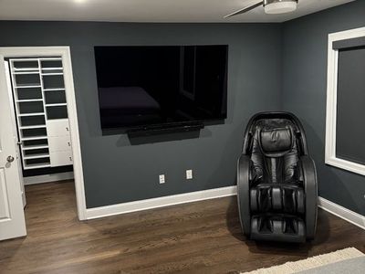 100 Hisense 4K Smart TV - Like New - Massive