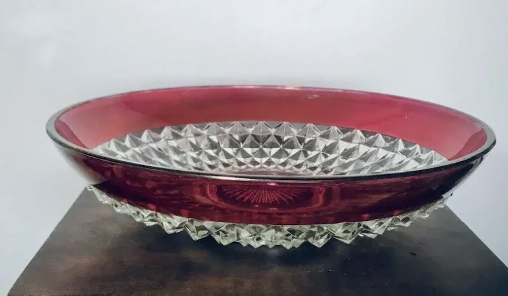 Beautiful Vintage Indiana Glass Kings Serving Bowl