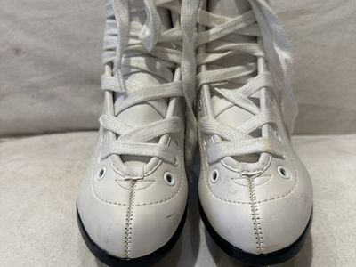 CCM Youth 4 White Figure Skates Lightly Used