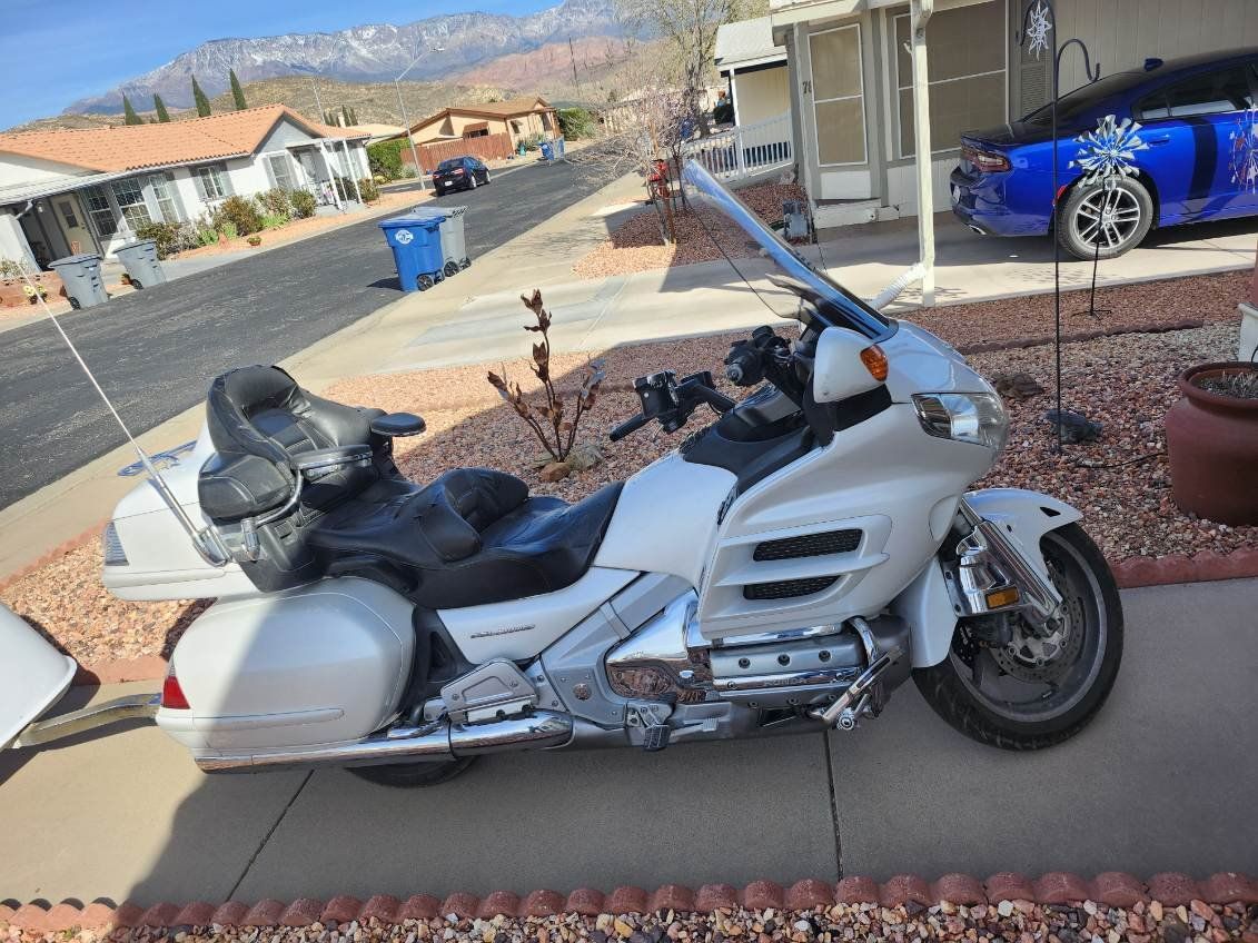 2008 Goldwing 1800 w/ Trailer $10,000 OBO