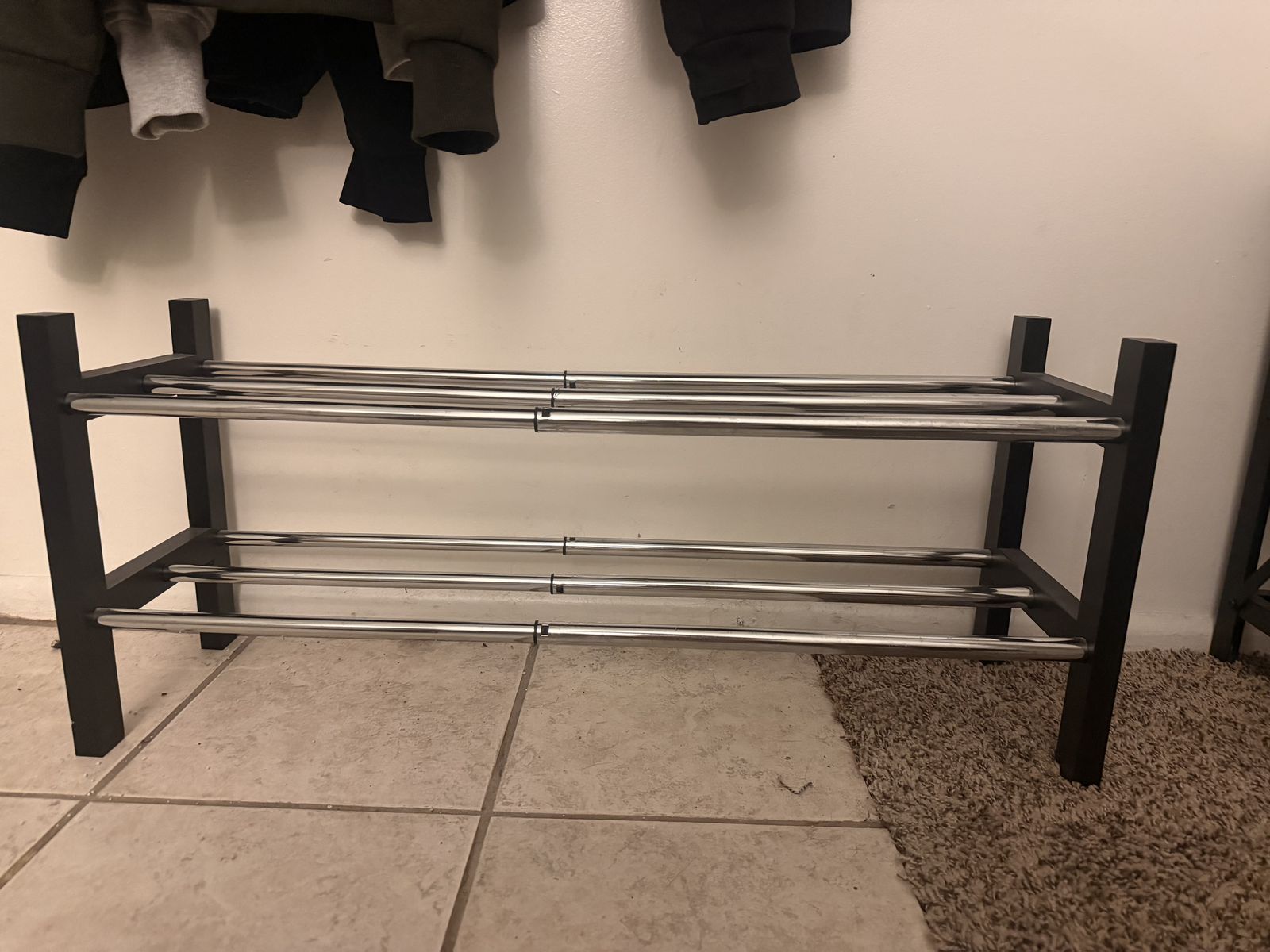Expandable shoe rack