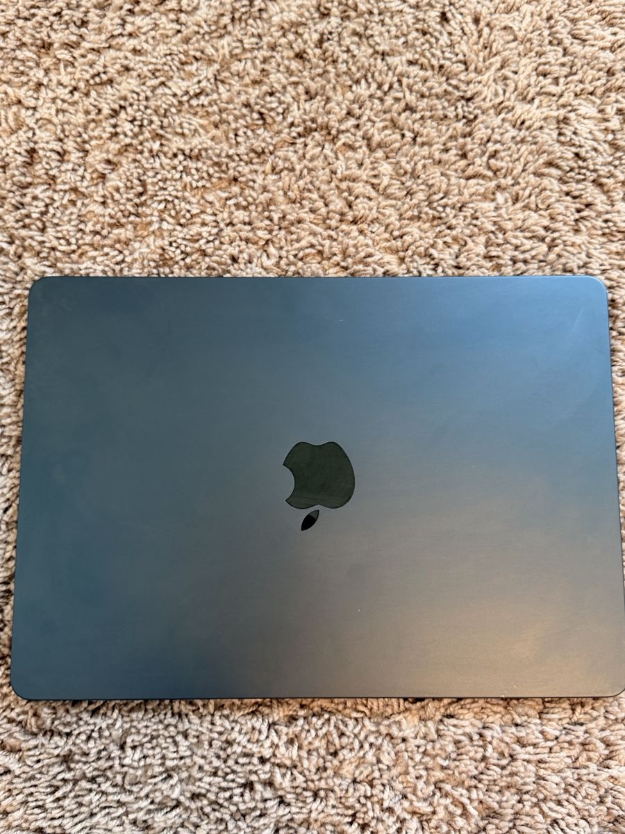 2022 MacBook Air M2 8GB/256GB – Midnight – Like New