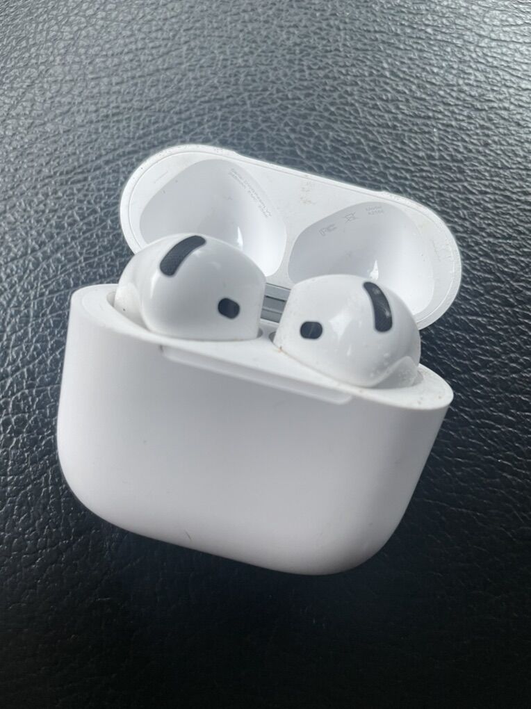 *Apple AirPods 4th Gen ANC Excellent Shape