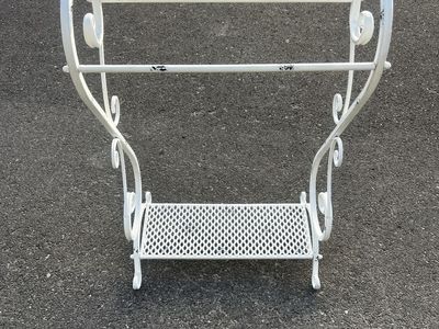 Vintage-Style Metal Blanket / Towel Rack – Shabby Chic!