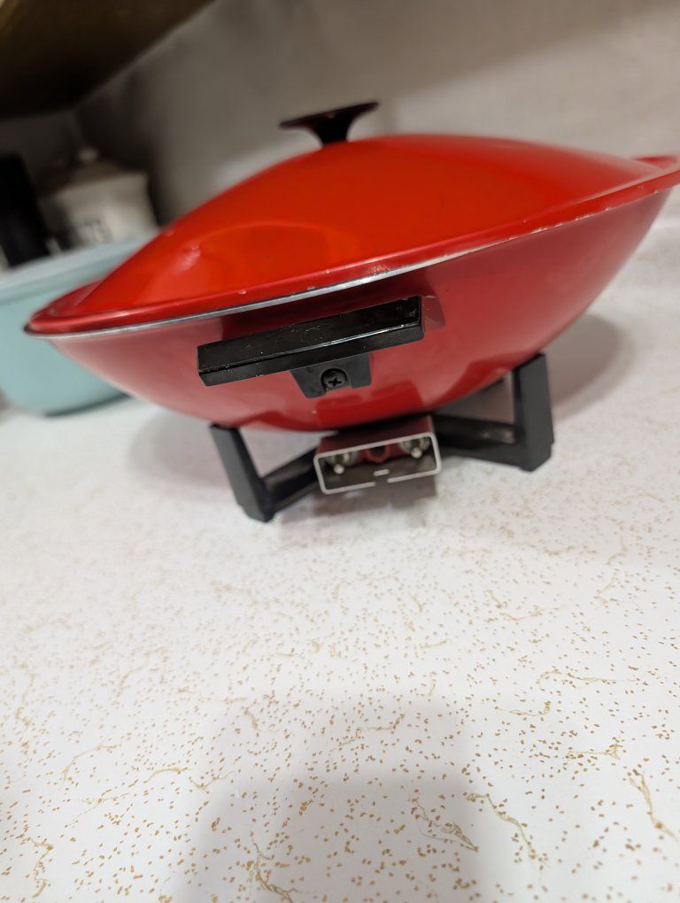Vintage Red Electric Wok with Lid - Classic Kitchen Appliance