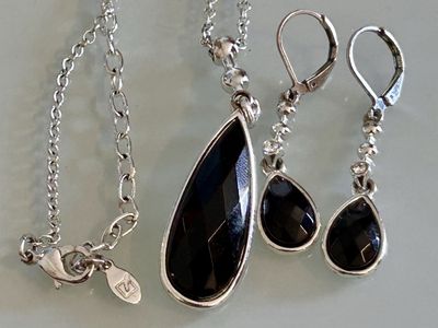 Yanbal Black onyx Teardrop Pendant Necklace & Matching Earrings Set - Silver Tone
