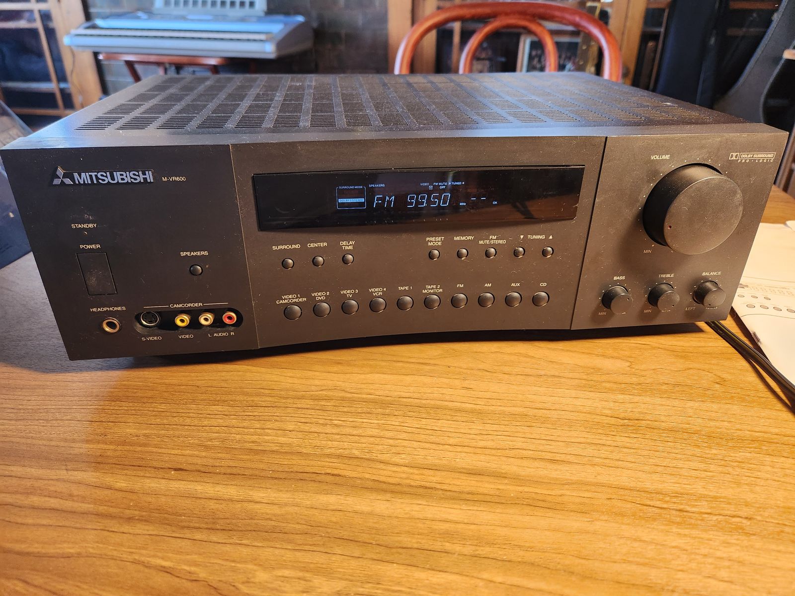 Mitsubishi receiver Model M-VR600, 5.1 Surround sound, 300 Watts, Powerful and works great