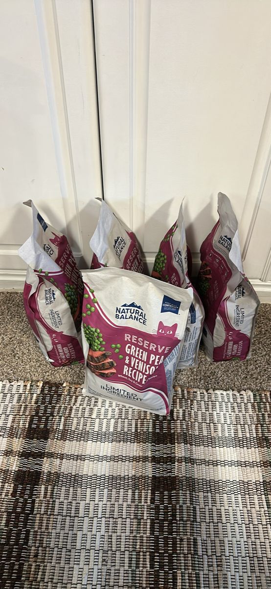 Natural Balance Dry cat food green pea and venison limited ingredients 5 bags