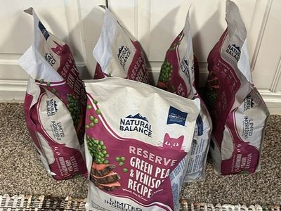 Natural Balance Dry cat food green pea and venison limited ingredients 5 bags