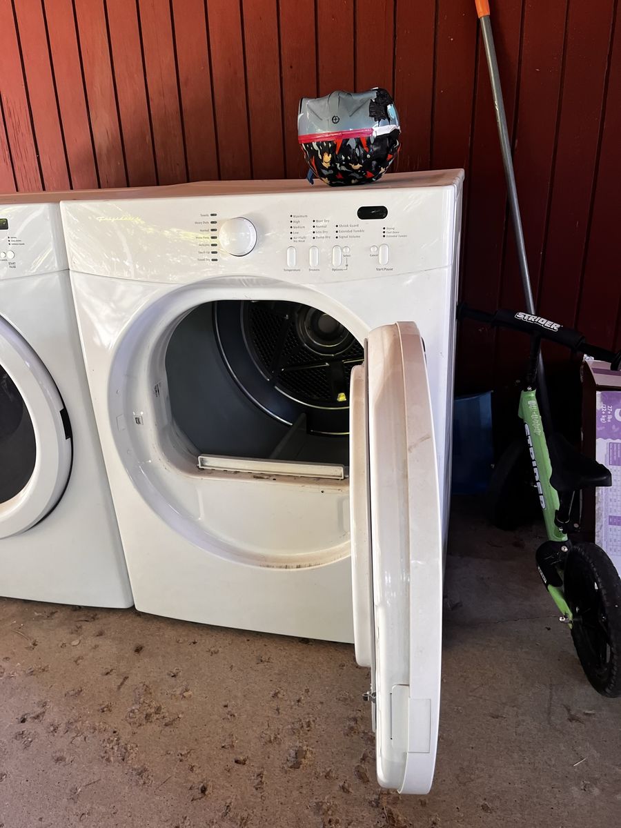 Excellent condition dryer. With 30 day warranty