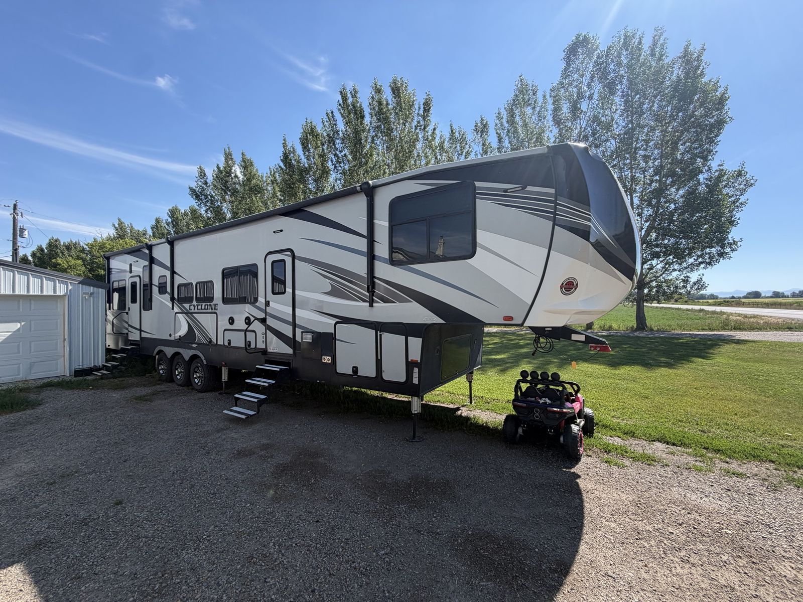 2019 cyclone 43ft with 14ft garage