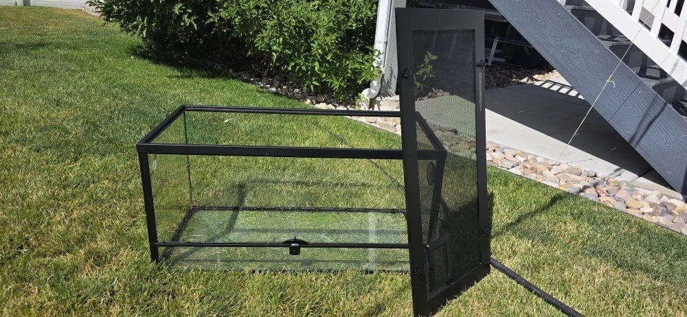 Large front opening terrarium