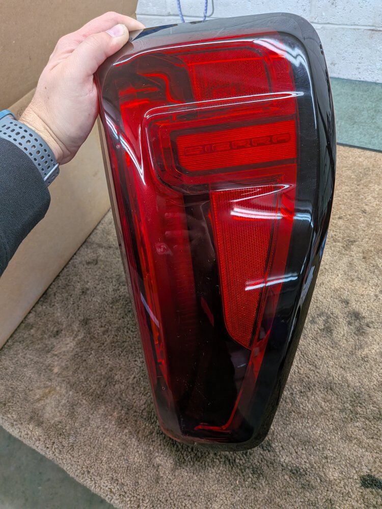 2024 GMC Sierra RT Taillight #8582-1143
