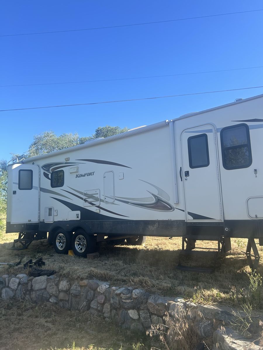 2010 Komfort Trailer