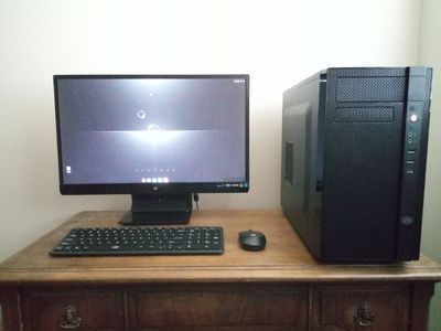 Computer w/monitor, wireless keyboard and mouse