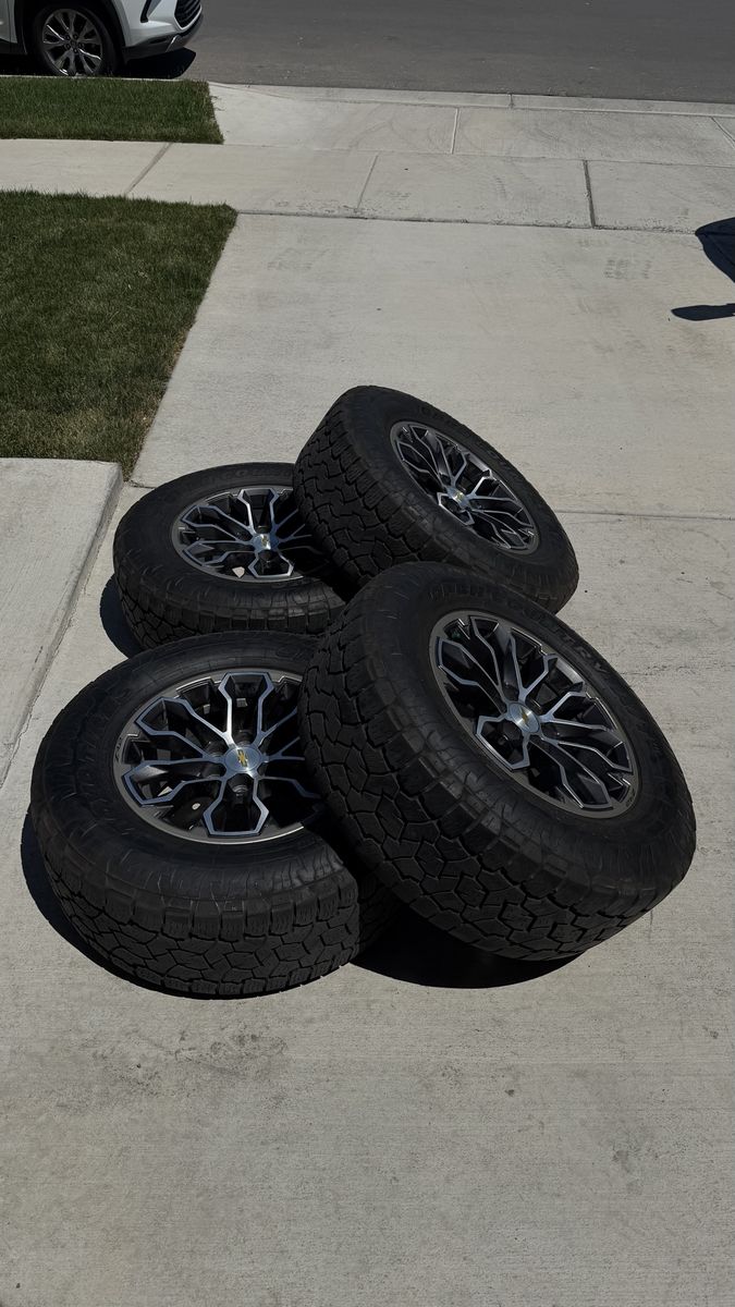 Chevy Colorado ZR2 Rims and tires 265/65R17 Toyo AT3