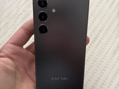 Samsung Galaxy S24 T-Mobile Grey Like New