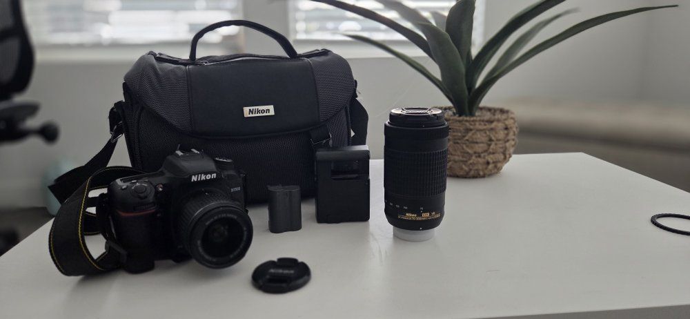Nikon D7500 DSLR Complete Kit