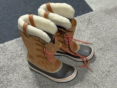 Sorel Size 7 Winter Boots