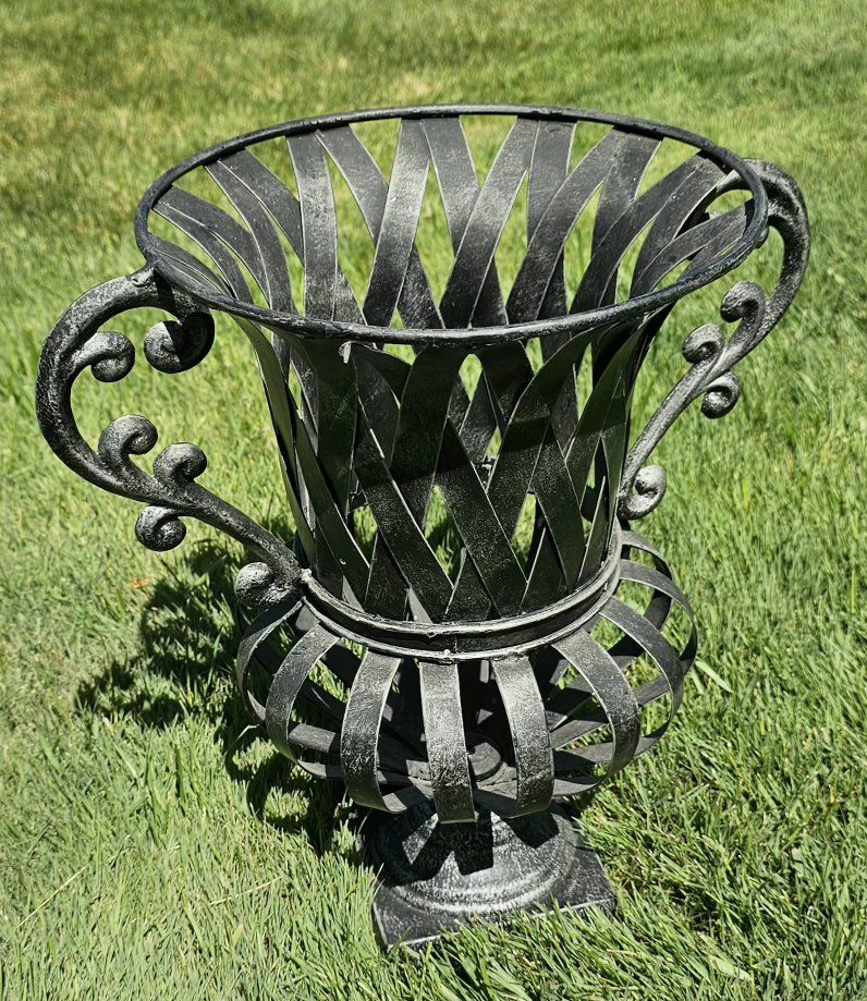 Decorative Metal Basket Urn Plant Stand Holder, Black/Silver Woven Design, Handled, Garden Decor
17"×11"Opening