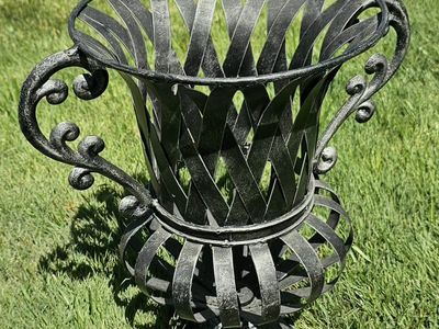 Decorative Metal Basket Urn Plant Stand Holder, Black/Silver Woven Design, Handled, Garden Decor
17"×11"Opening