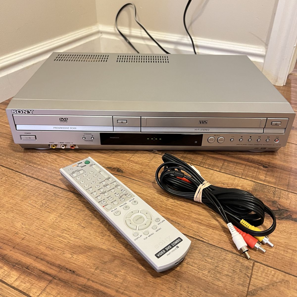 Sony SLV-D271P DVD Player / Video Cassette Recorder VCR With Remote