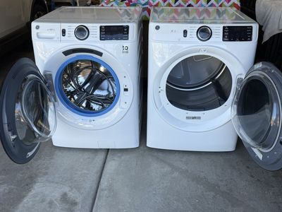 GE 4.8 cu.ft Smart Stackable Washer/Electric Dryer
