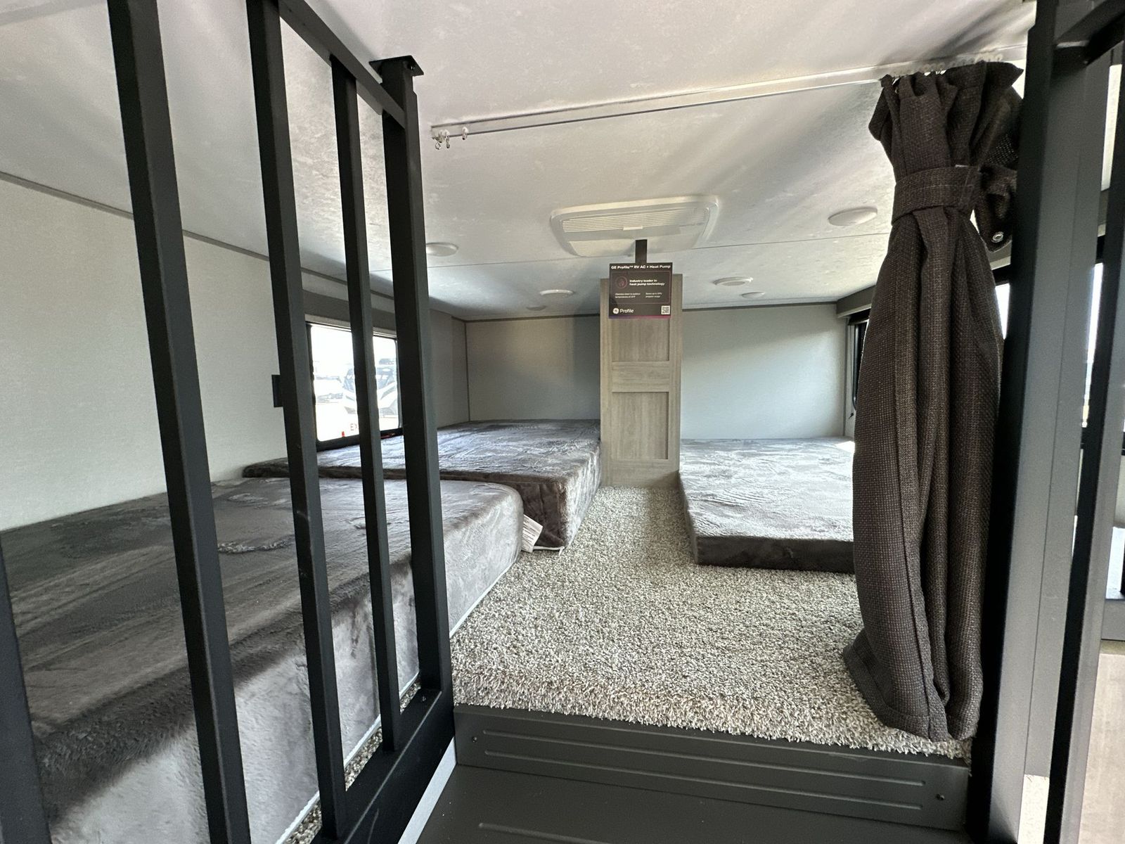 Main image 19